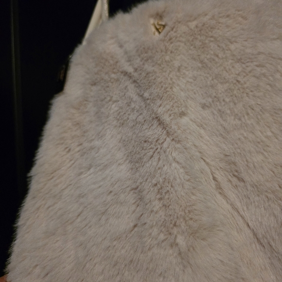 NWT Victoria's Secret Faux Fur Tote Cream Weekender Shoulder Bag Fuzzy Soft - Picture 7 of 7